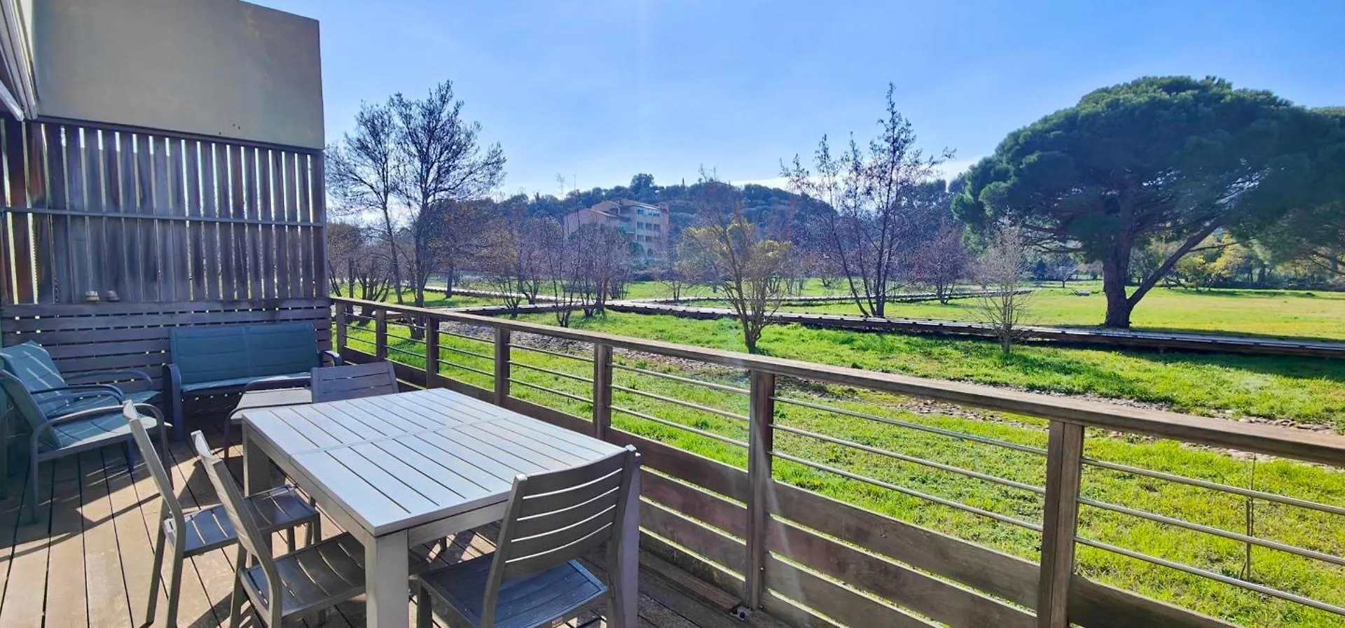 Spacious Apartment With Pool Saint-Raphaël