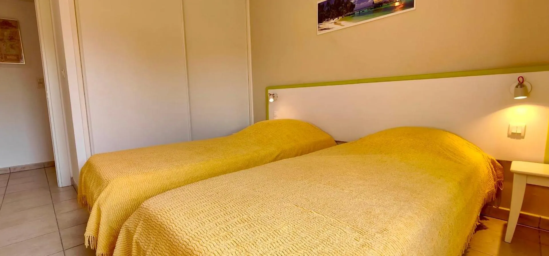 Spacious Apartment With Pool Saint-Raphaël
