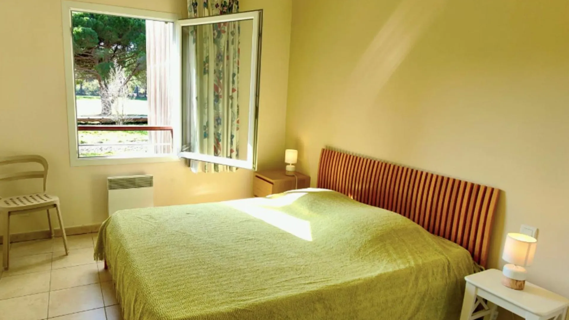 Spacious Apartment With Pool Saint-Raphael  France