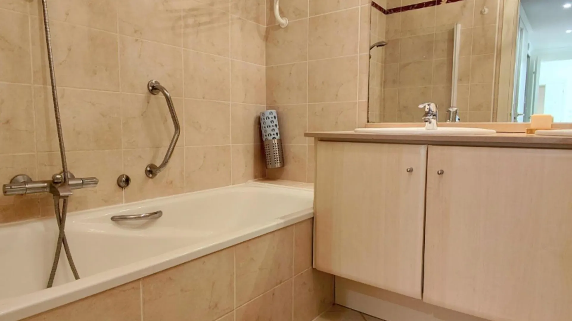 Spacious Apartment With Pool Saint-Raphael