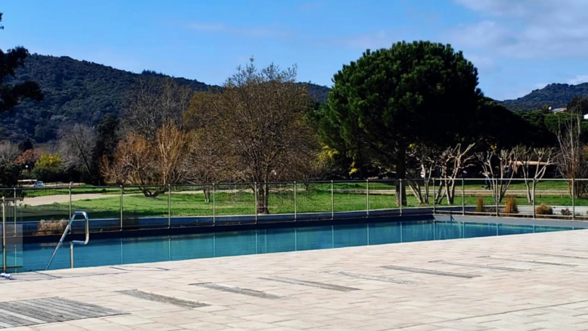 Spacious Apartment With Pool Saint-Raphael  France