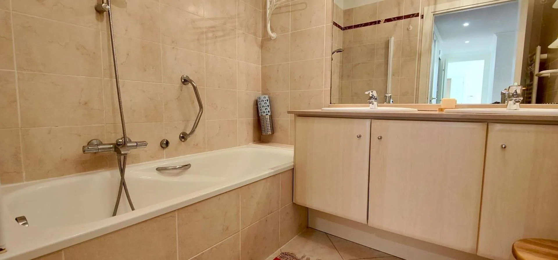 Spacious Apartment With Pool Saint-Raphael  Saint-Raphael (Var)